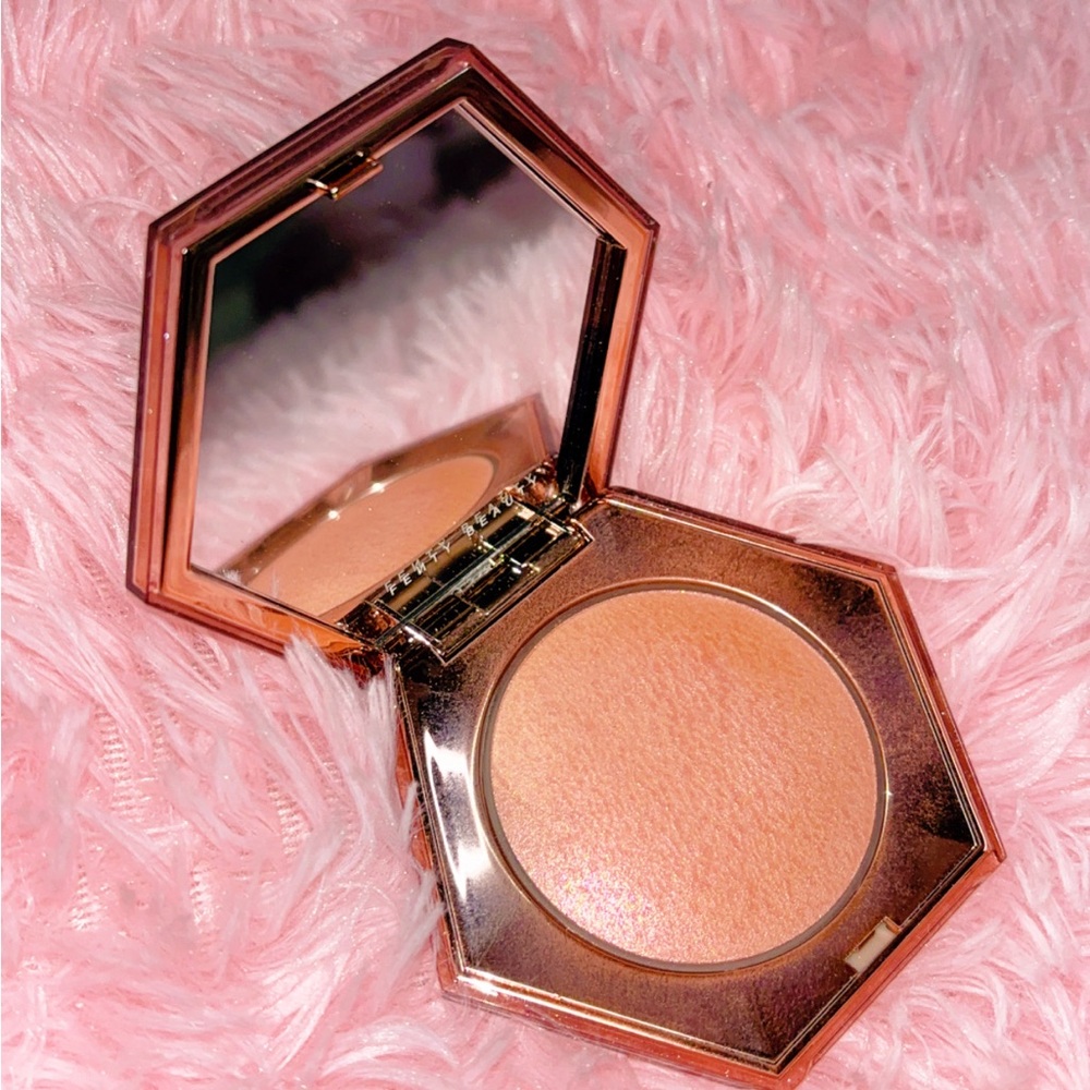 Fenty Beauty Highlighter in Rose Rave